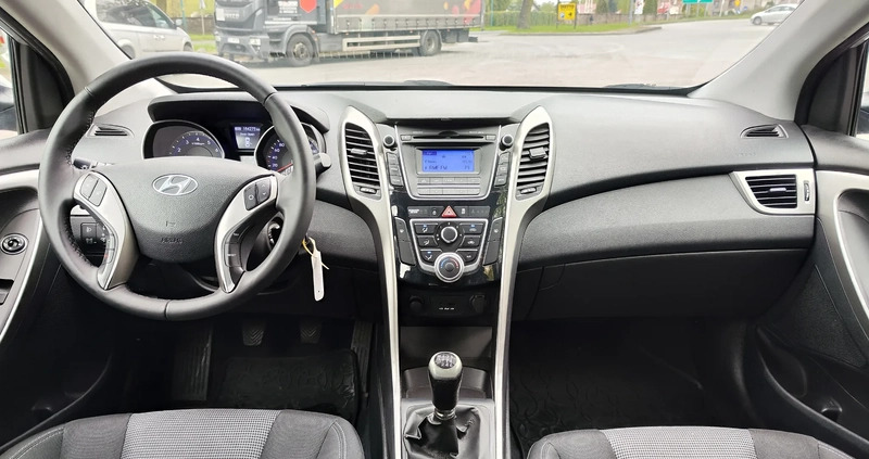 Hyundai I30 cena 31900 przebieg: 180000, rok produkcji 2012 z Praszka małe 466